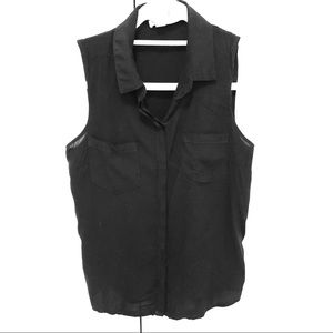 Splendid sleeveless button down